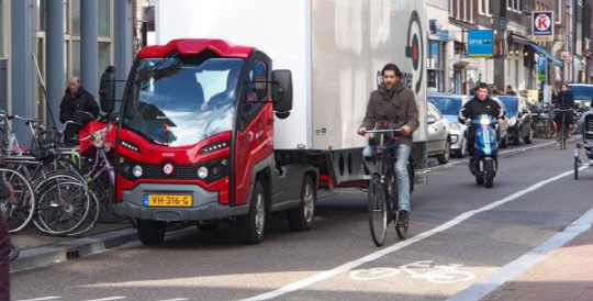 암스테르담 스마트시티에서 시민 아이디어로 시작된 '카고호퍼' 프로젝트는 전기화물 차량을 이용해 도시 사업장에 효율적으로 화물을 운반하는 사업으로, 친환경적이고 스마트한 운송수단을 제공해 도로 혼잡을 완화하고 있다.